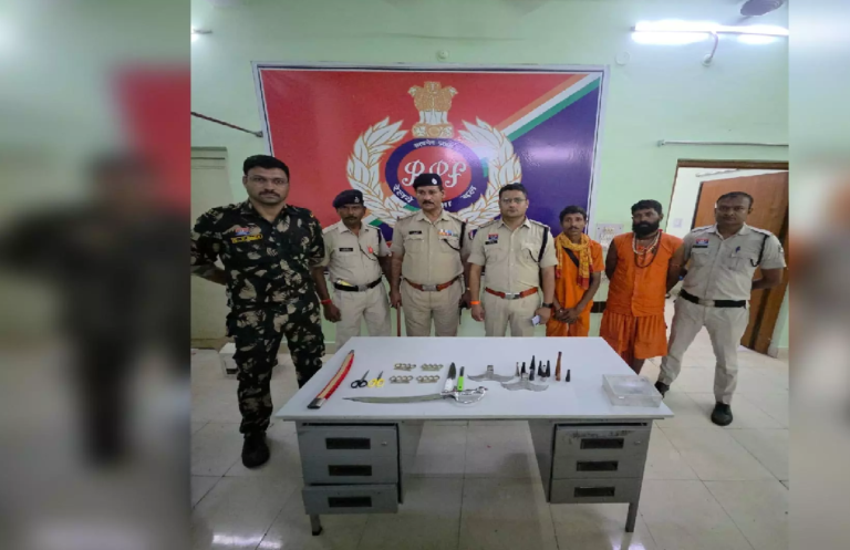 CG : पुलिस, GRP और RPF की टीम ने बिलासपुर रेलवे स्टेशन पर की चेकिंग …