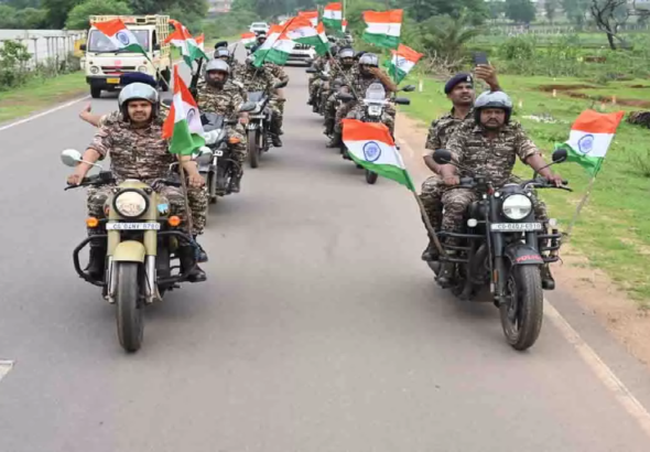 CG : छत्तीसगढ़: CRPF 211 वाहिनी की भव्य तिरंगा यात्रा ने जगाई देशभक्ति की भावना …