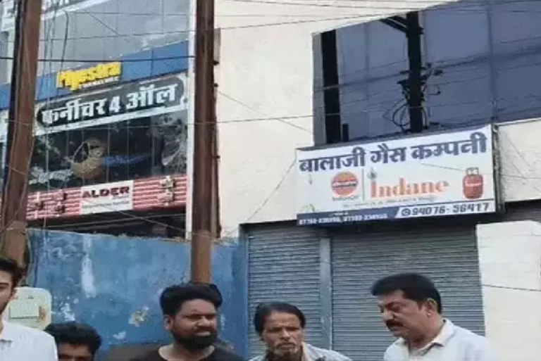 CG : कलेक्टर की चेतावनी भी बेअसर, बालाजी गैस एजेंसी पर ब्लैक मार्केटिंग का आरोप …