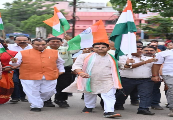 CG : तिरंगा सिर्फ एक कपड़ा नहीं, हमारी संप्रभुता का प्रतीक : टंक राम वर्मा …