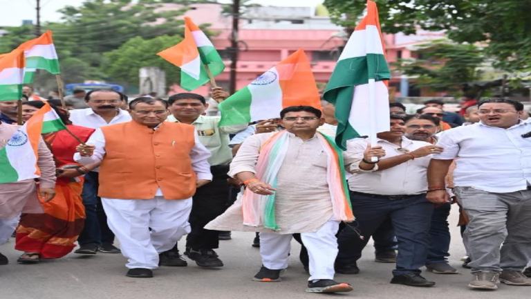CG : तिरंगा सिर्फ एक कपड़ा नहीं, हमारी संप्रभुता का प्रतीक : टंक राम वर्मा …