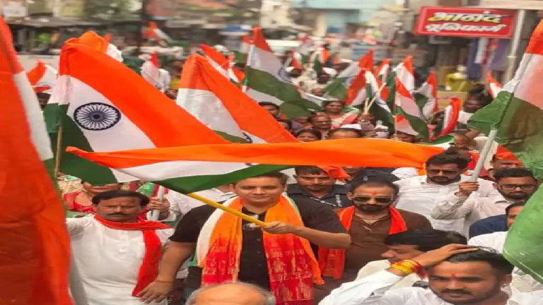 राजनांदगांव : अभियान: हाथों में तिरंगा और हृदय में राष्ट्रप्रेम की भावना को लेकर निकाली तिरंगा यात्रा …