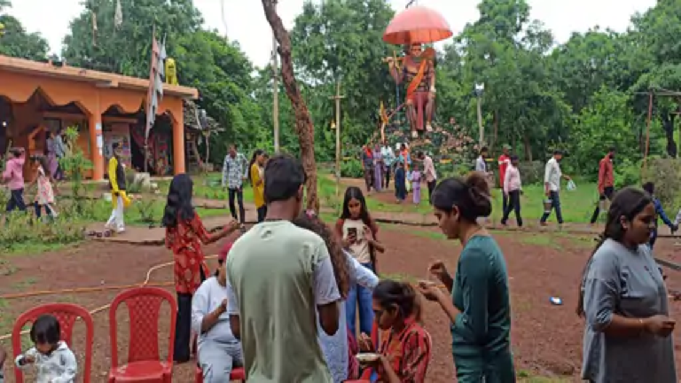 राजनांदगांव : बघेरा के बाबा मरस पोटा धाम में सावन की धूम, रोज हो रहा रुद्र महाभिषेक-यज्ञ, भक्तों की जुट रही भीड़ …