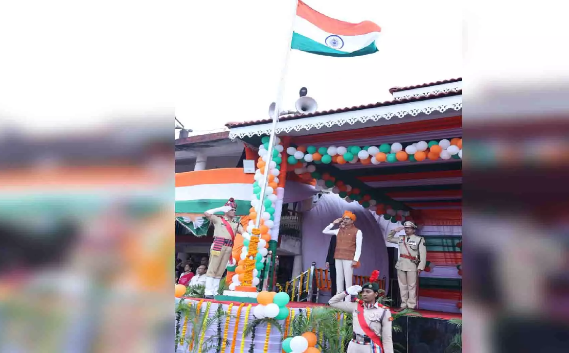 CG : वित्त मंत्री ओपी चौधरी ने रायगढ़ में किया ध्वजारोहण …