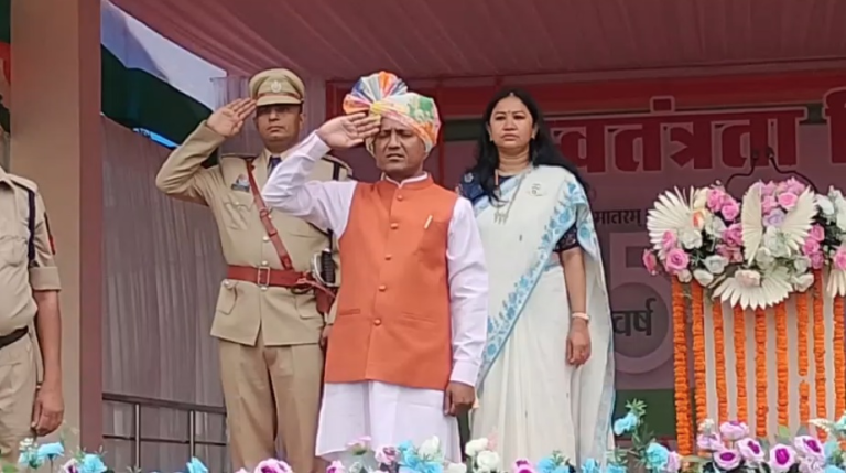 CG : सारंगढ़-बिलाईगढ़ में सांसद राधेश्याम राठिया ने किया ध्वजारोहण …