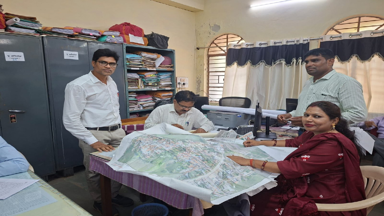 CG : स्वामित्व योजना के तहत अधिकार अभिलेख निर्माण में धमतरी जिला प्रदेश में अव्वल ...