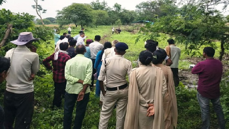 राजनांदगांव : कलेक्टर जनदर्शन में प्राप्त शिकायत पर घास मद की शासकीय भूमि से हटाया गया अतिक्रमण …