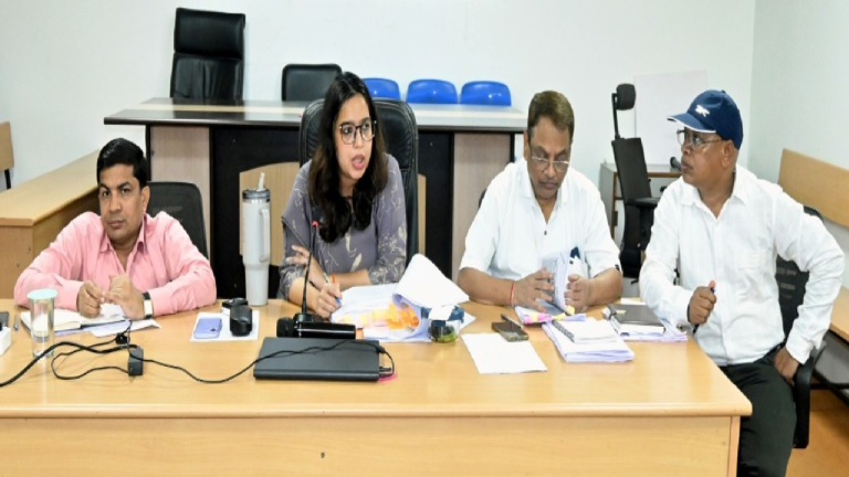 CG : नागरिक सुविधाओं और विकास कार्यों में तेजी लाने आयुक्त ने ली समीक्षा बैठक …