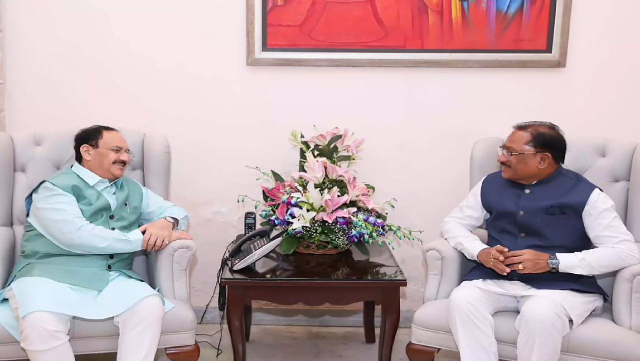 CG : जे.पी. नड्डा ने स्वास्थ्य सेवाओं को बेहतर बनाने की दिशा में किए जा रहे प्रयासों की जानकारी ली …