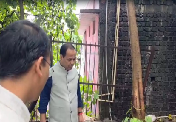 CG : रायपुर में महाभियान: पेड़ों को कंक्रीट और जाली से मिल रही मुक्ति, फील्ड पर निकले कलेक्टर …
