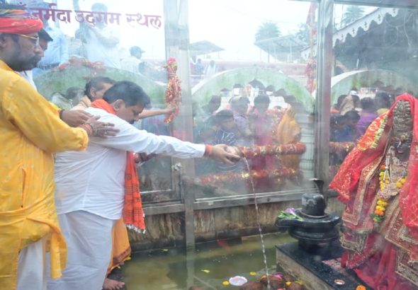 CG : उप मुख्यमंत्री विजय शर्मा ने अमरकंटक में किए मां नर्मदा के दर्शन…