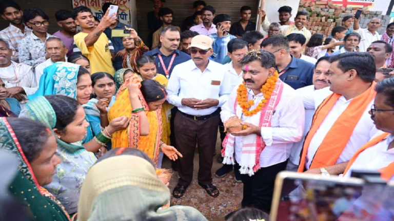 CG : बूढ़ा महादेव मंदिर से विजय शर्मा ने किया 18 किमी लंबी भोरमदेव पदयात्रा का शुभारंभ …