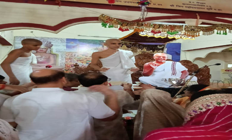 CG : विवेकानंद नगर में प्रभु महावीर के जन्म की घोषणा होते ही गूंजे जयकारे…