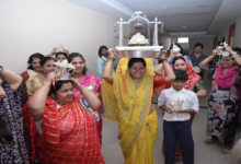 CG : बाजे कुण्डलपुर में बधाई वीर जन्मे महावीर जन्मे : पालना की भक्ति में गूंजे वीर प्रभु के गीत…