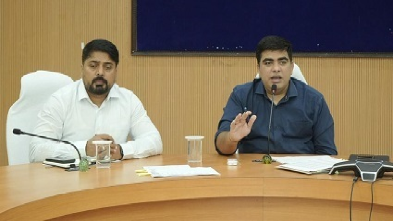 CG : कलेक्टर ने ली समय-सीमा बैठक, विभागीय कार्यों की हुए विस्तृत समीक्षा…