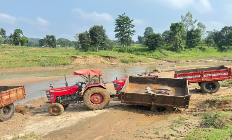 CG : सीएम हेल्पलाइन की शिकायत पर विष्णुदेव साय सरकार की त्वरित कार्रवाई, अवैध रेत परिवहन पर कसा शिकंजा