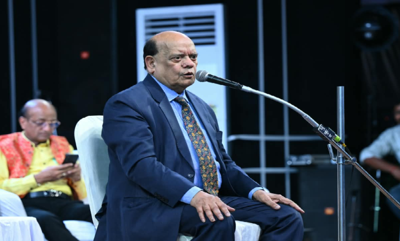 CG : चक्रधर समारोह में पद्मश्री सुरेंद्र शर्मा ने हास्य-व्यंग्य से खूब गुदगुदाया