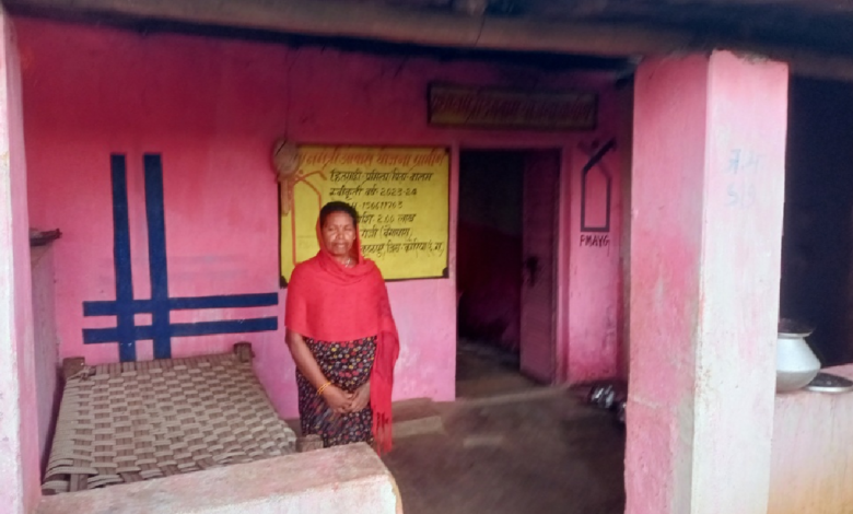 CG : ’सेवा की कहानी’ : कठिन रहा है टूटे परिवार से अपने मकान तक प्रमिला का सफर