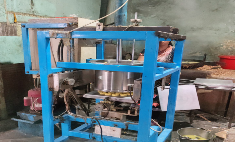 CG : सेवा की कहानी : नमकीन के स्वाद के साथ बढ़ी आमदनी, पीएमएफएमई योजना से महेंद्र ने शुरू किया अपना कारोबार
