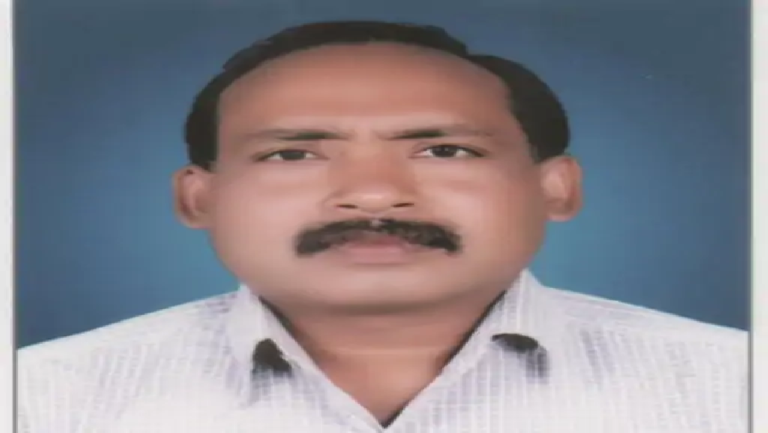 राजनांदगांव : शिक्षक राजेश ने सम्मान की राशि से मरदकठेरा स्कूल को संवारा, जन्मदिन पर बच्चों को बांटी शैक्षिक सामग्री…