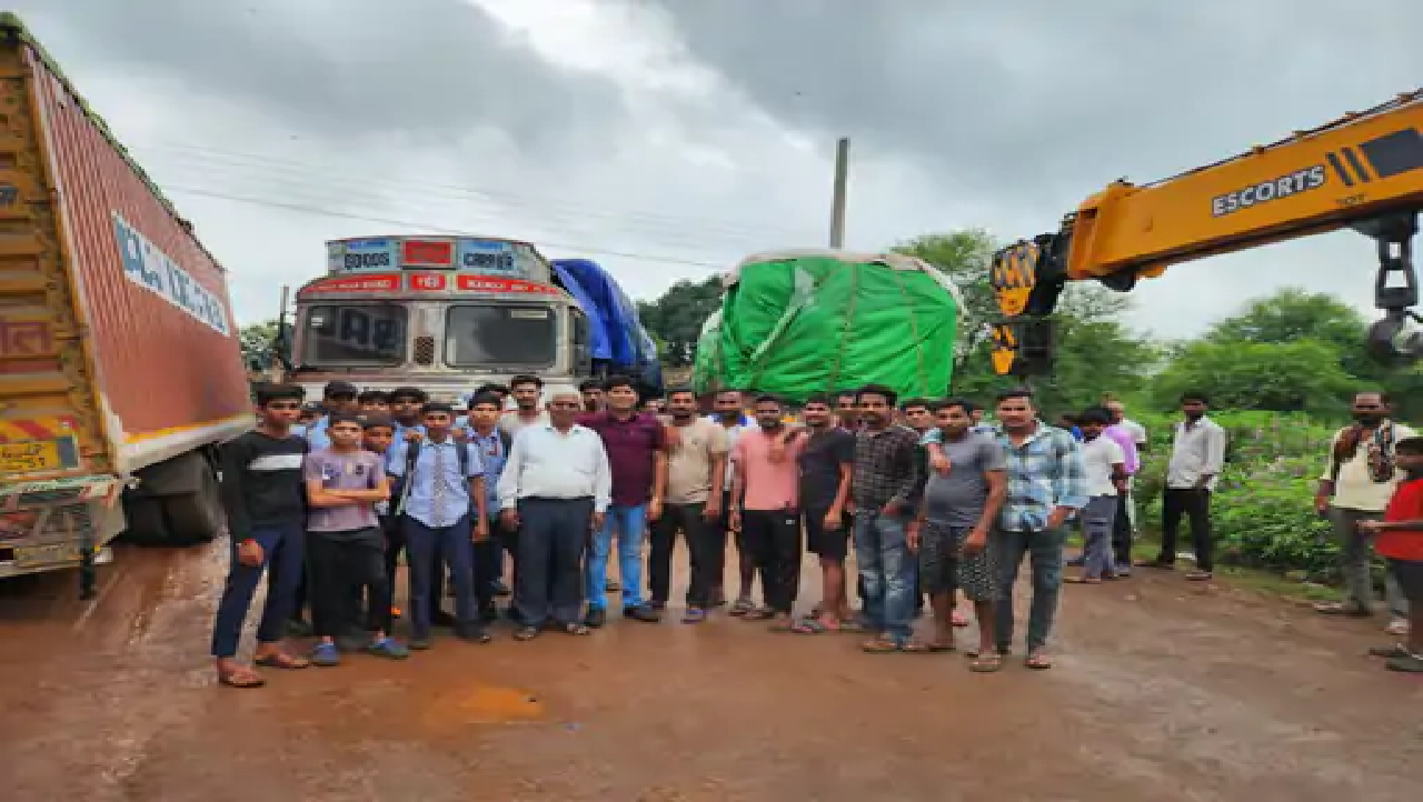 राजनांदगांव : दीवान भेड़ी में 3 ट्रक एक साथ सड़क पर फंसे, 6 घंटे आवाजाही प्रभावित रही…