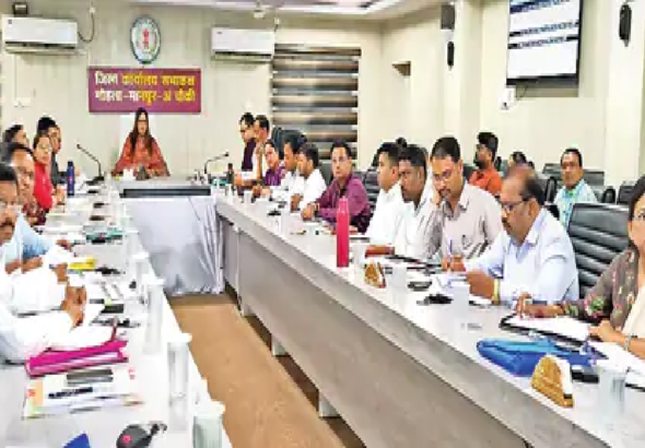 मोहला : सर्वे को पूरा कर पात्र हितग्राहियों को योजनाओं का लाभ दिलाएं: कलेक्टर…