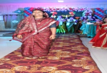 CG : तीज के रंग में रंगा रायपुर प्रेस क्लब, लक्ष्मी राजवाड़े ने रैंप वॉक कर बढ़ाया महिला पत्रकारों का उत्साह