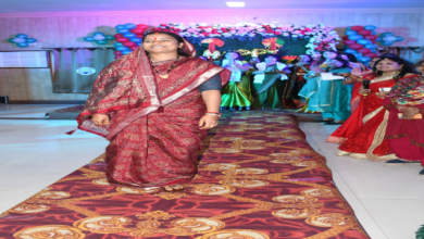 CG : तीज के रंग में रंगा रायपुर प्रेस क्लब, लक्ष्मी राजवाड़े ने रैंप वॉक कर बढ़ाया महिला पत्रकारों का उत्साह
