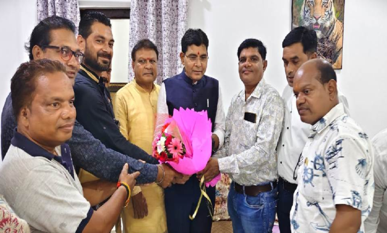 CG : सारंगढ़ प्रेस क्लब भवन के लिए राशि स्वीकृत, पदाधिकारियों ने मंत्री टंकराम वर्मा का जताया आभार…