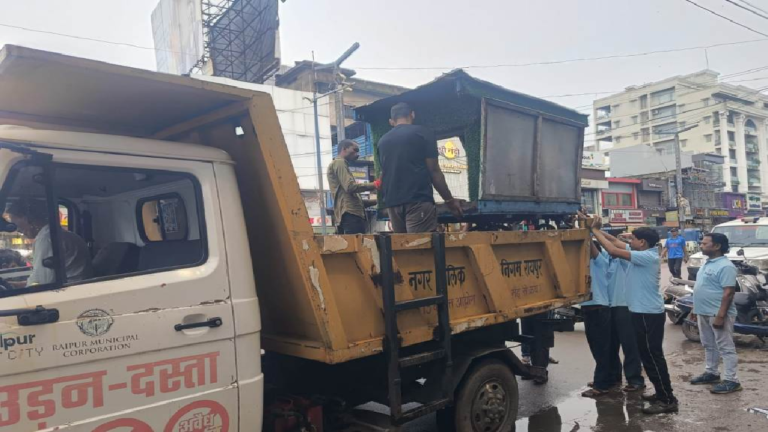 CG : सुगम यातायात के लिए एक्शन में रायपुर पुलिस और निगम …