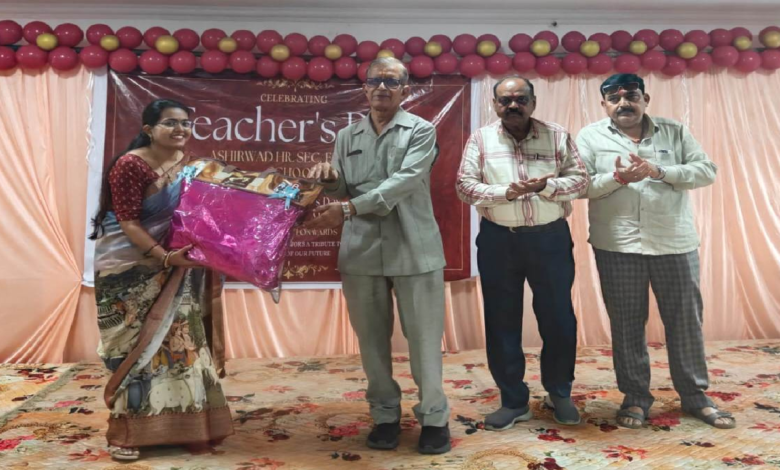 CG : आशीर्वाद इंग्लिश स्कूल में मनाया गया शिक्षक दिवस …