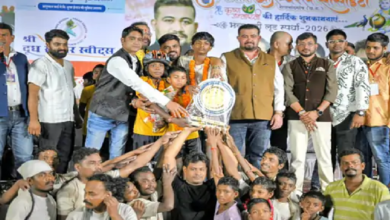 राजनांदगांव : महोत्सव: दही हांडी देखने उमड़े लोग, कौड़ीकसा की टोली ने लूटी हांडी …