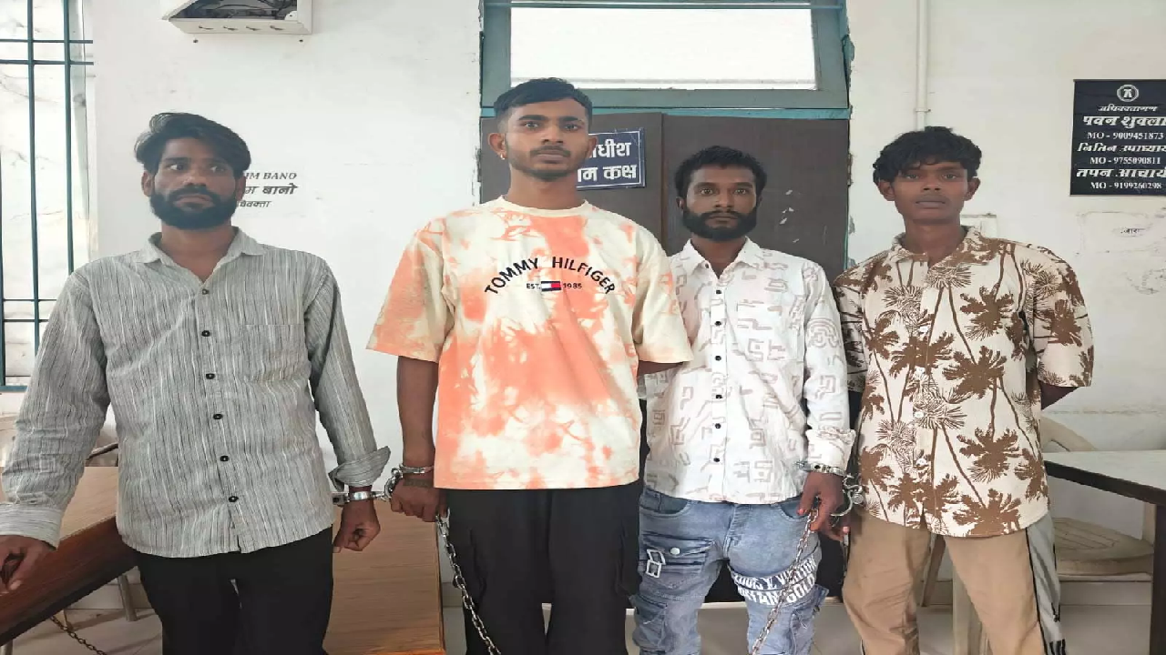 CG : सुपेला में हथियार लहराकर राहगीरों को डरा रहे थे युवक, चार आरोपी गिरफ्तार …