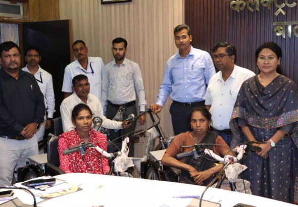 CG : तीन दिव्यांगजनों की राह हुई आसान, मिली ट्राईसिकल बोले 'धन्यवाद विष्णु भैया' …