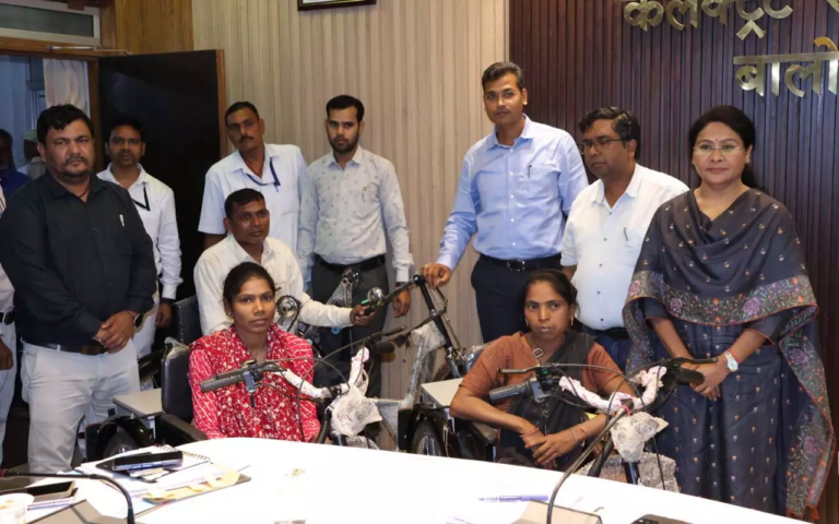 CG : तीन दिव्यांगजनों की राह हुई आसान, मिली ट्राईसिकल बोले 'धन्यवाद विष्णु भैया' …