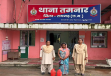 CG : अवैध शराब पर कार्रवाई, 10 लीटर महुआ शराब के साथ महिला गिरफ्तार …