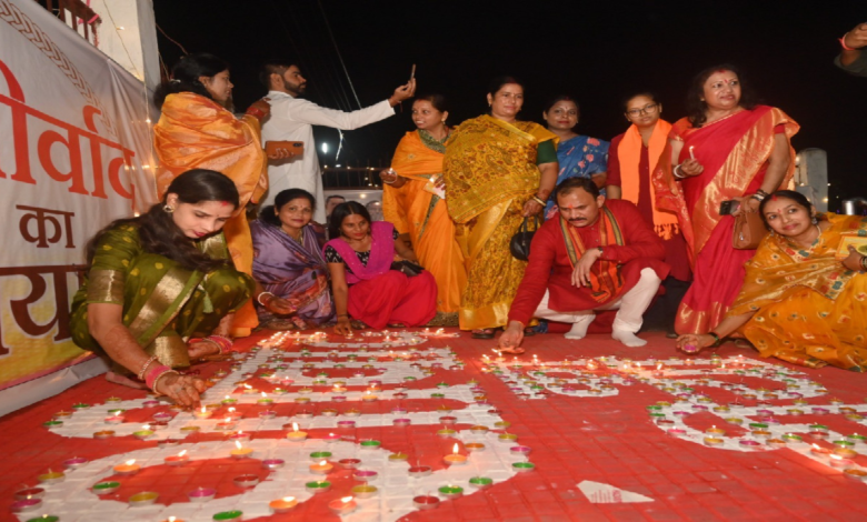 CG : पांच लाख दीयों से रोशन हुआ मनेन्द्रगढ़, ‘सेवा संकल्प’ का भव्य आगाज