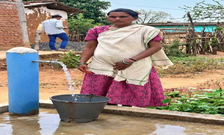 CG : जिस पानी के लिए मीलों चलती थीं महिलाएं, अब साय सरकार में वही जल पहुंच रहा घर की चौखट तक ..