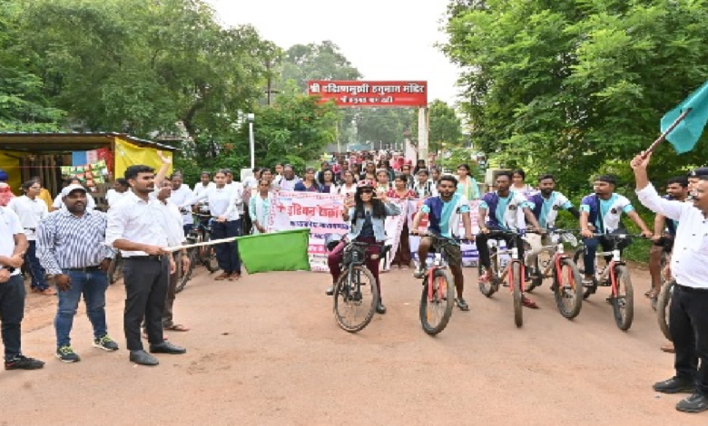 CG : साइकिल के पहियों पर सपनों की उड़ान, रुद्री से गंगरेल तक गूंजा बेटियों के हौसले का संदेश ..