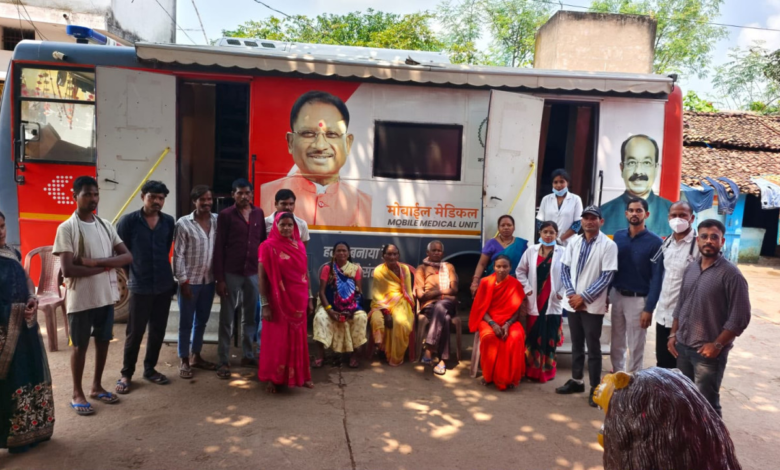 विशेष लेख : सेवा संकल्प अभियान: दूरियां घटीं, स्वास्थ्य सेवाओं की पहुंच बढ़ी: मोबाइल मेडिकल यूनिटों से 4.66 लाख से अधिक मरीज लाभान्वित ...