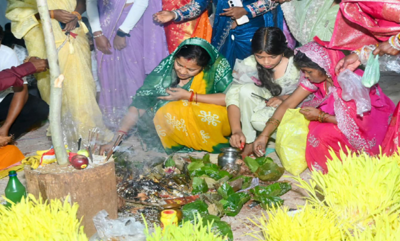 CG : करमा पूजा में शामिल हुईं मंत्री लक्ष्मी राजवाड़े, प्रकृति, संस्कृति और लोकपरंपराओं के संरक्षण का दिया संदेश… ﻿