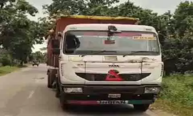 CG : अंधेरे में खड़े ट्रेलर में जा घुसी बाइक, 21 वर्षीय युवक की मौत ….