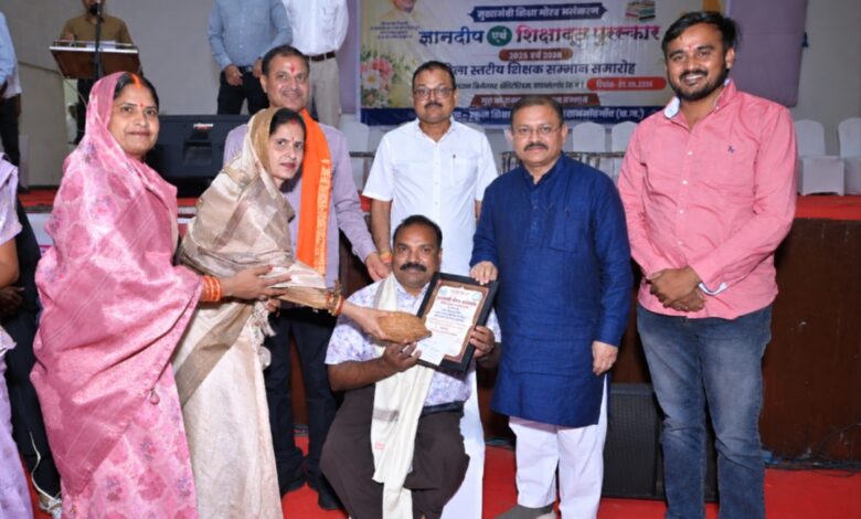 राजनांदगांव : मुख्यमंत्री शिक्षा गौरव अलंकरण से सम्मानित हुए शिक्षक रोहित साहू…