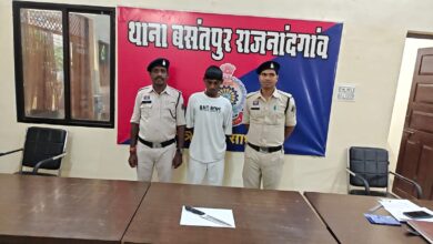 Rajnandgaon : गणेश झांकी से पहले बसंतपुर पुलिस का एक्शन, चाकू लहराने वाला गिरफ्तार; दो असामाजिक तत्व भेजे गए जेल