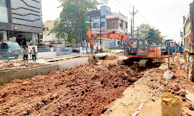 राजनांदगांव : नवरात्र पर्व के बीच खोदे गए गड्ढे से बढ़ेगी परेशानी...
