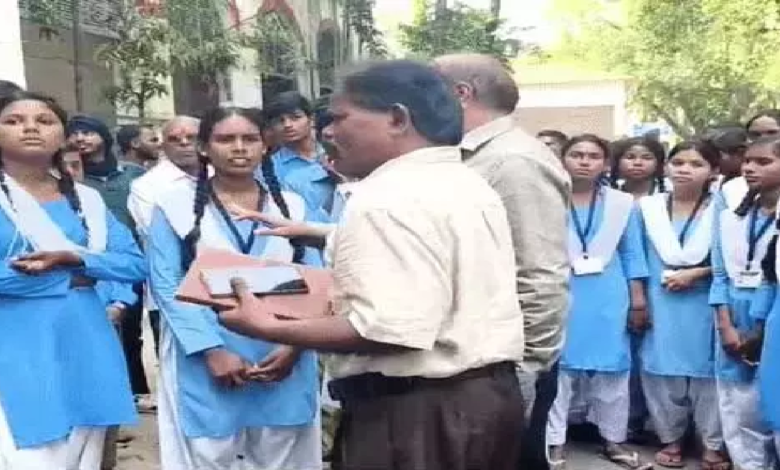 CG : बिलासपुर के सरकारी स्कूल में अनियमितता उजागर, तीन शिक्षकों पर विभागीय कार्रवाई…