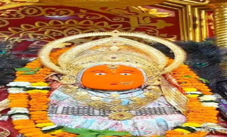 राजनांदगांव : 8100 ज्योत की रोशनी से जगमगाया मां बम्लेश्वरी का दरबार, सुनहरे-केसरिया रंग में सजा मंदिर...