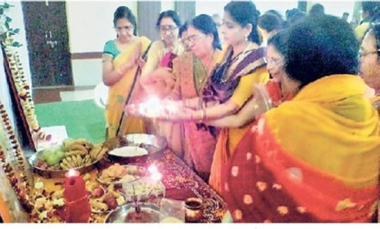 राजनांदगांव : कस्तूरबा और आराधना मंडल की महिलाओं ने पीड़ित की मदद के लिए बढ़ाए हाथ...