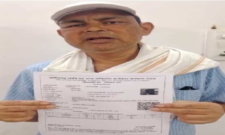 राजनांदगांव : नि:शुल्क पंजीयन कार्ड से श्रमिक प्रकाश सिन्हा को मिला शासकीय योजनाओं का लाभ उठाने का अवसर…