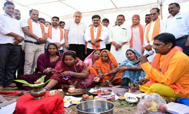 CG : विजय शर्मा ने सीसी सड़क सह नाली निर्माण कार्यों का किया भूमिपूजन...